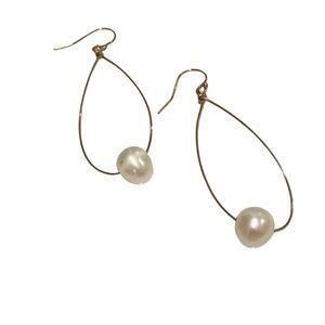BREEZY FLOATING PEARL TEARDROP DANGLE HOOP| PEARL HOOP EARRINGS